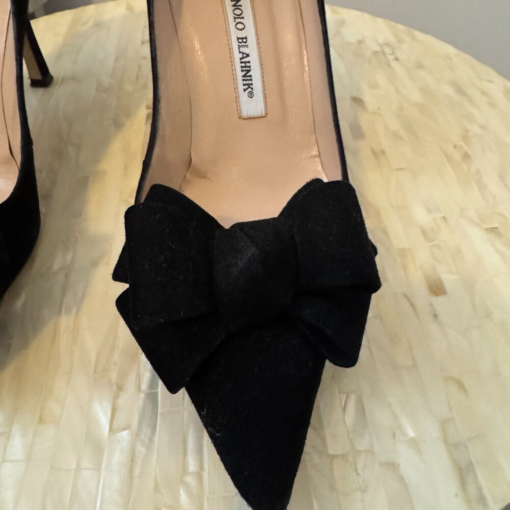 Manolo Blahnik Black Suede pumps/heels. - Picture 4 of 5